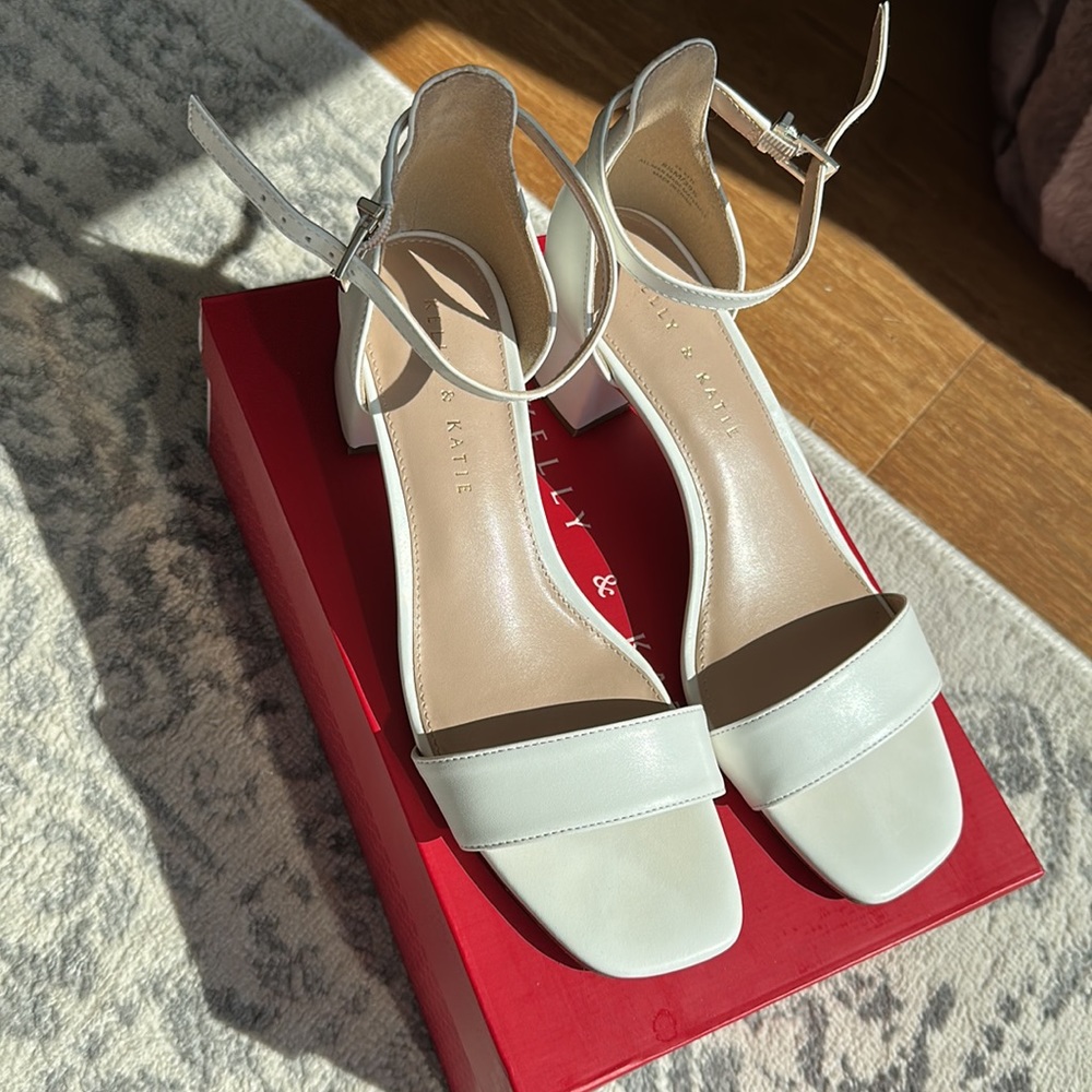 Kelly & Katie Beti heeled sandal - NEW, worn once